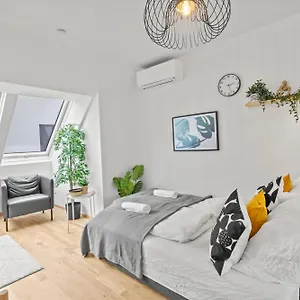 Paid Parking - 1 Minute To Public Transport - 3 Min To Supermarket And Pharmacy Apartament